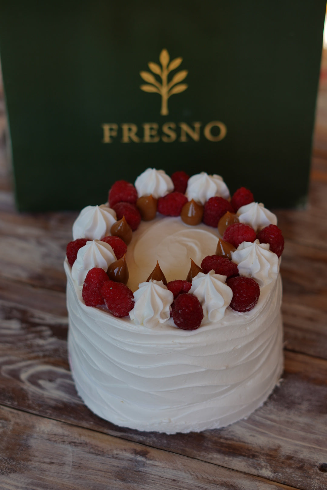 Torta Helada merengue, manjar, crema (8 personas)